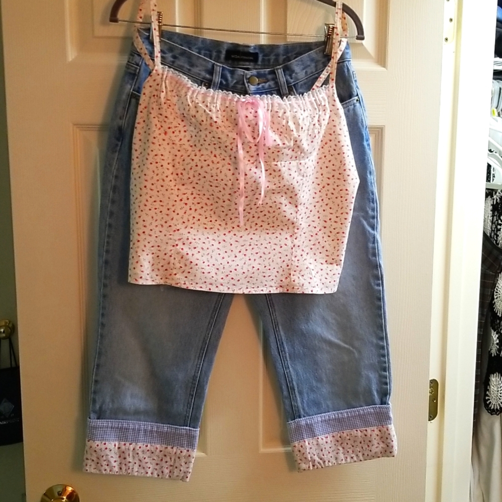 💐VINTAGE MODA INTERNATIONAL FLORAL TOP WITH MATCHING FLORAL CUFF JEANS 🌸💐